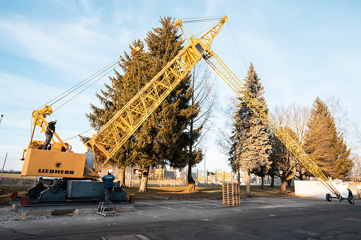 Historic tower crane returns to Liebherr